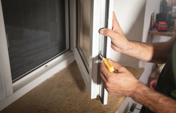 Cost of Dual Pane Window Repair in Troy